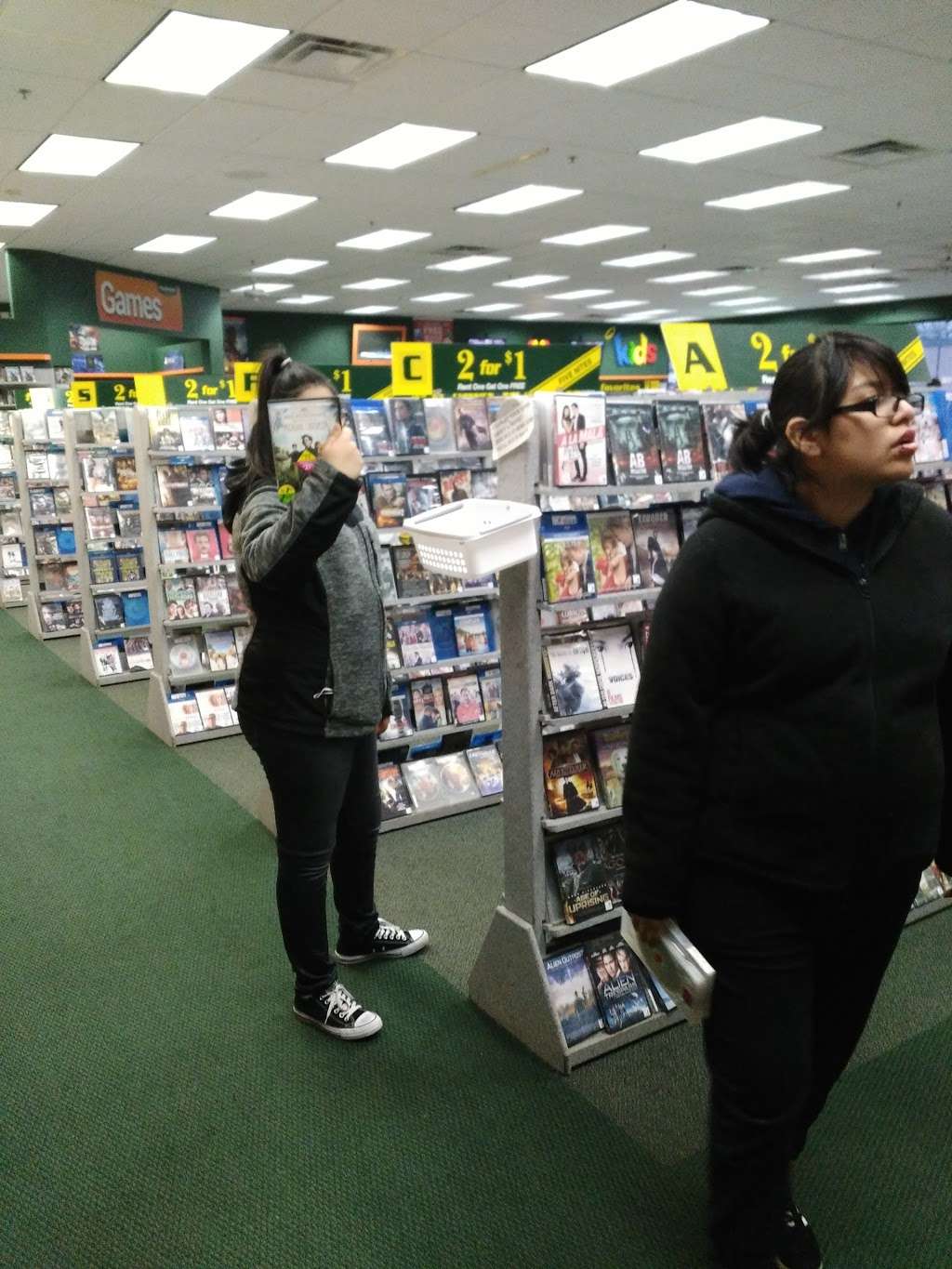 Family Video | 741 W Glen Flora Ave, Waukegan, IL 60085, USA | Phone: (847) 360-9463