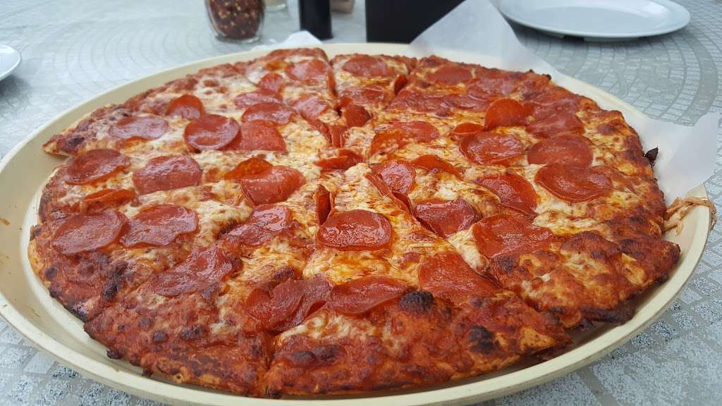 Round Table Pizza | 4007 E Ocean Blvd, Long Beach, CA 90803 | Phone: (562) 439-7799