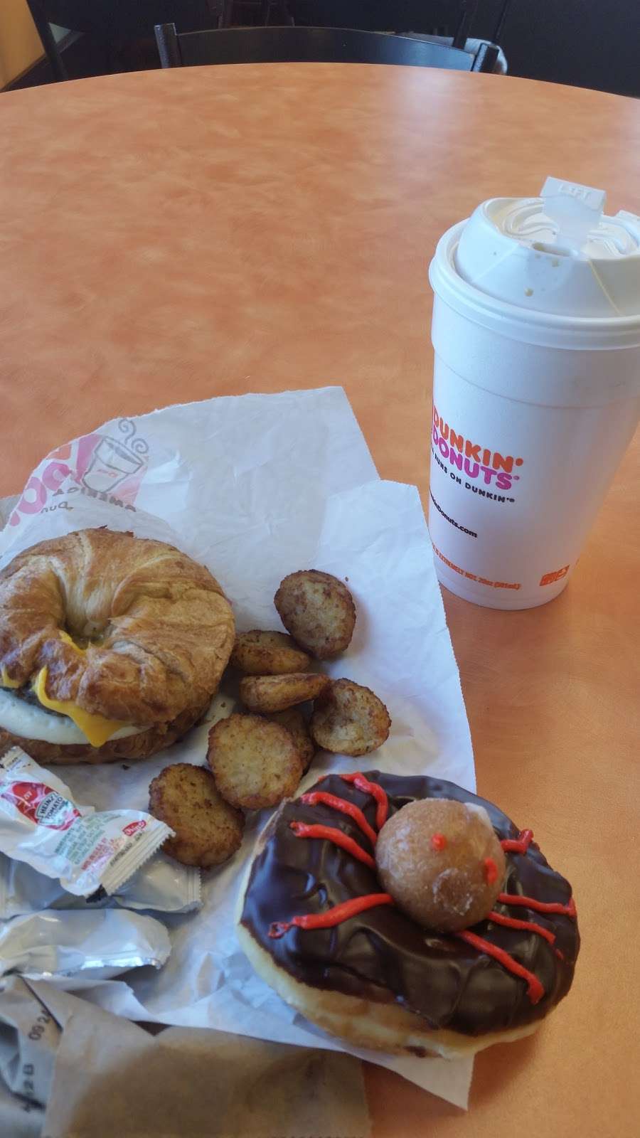 Dunkin Donuts | 664 River Oaks Dr, Calumet City, IL 60409, USA | Phone: (708) 968-1304