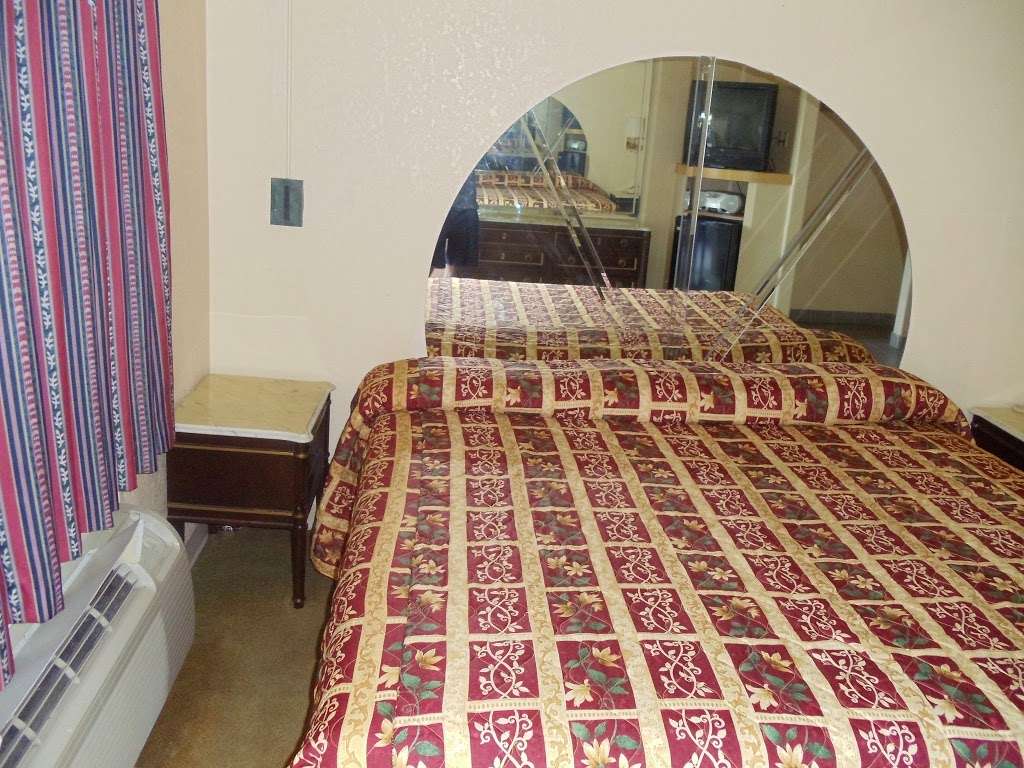 Deluxe Inn Motel | 8505 North Fwy, Houston, TX 77037 | Phone: (281) 447-3437