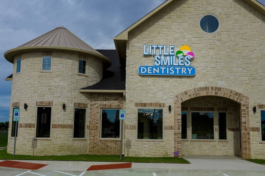 Little Smiles Dentistry | 967 N Garden Ridge Blvd a, Lewisville, TX 75077, USA | Phone: (972) 537-5730