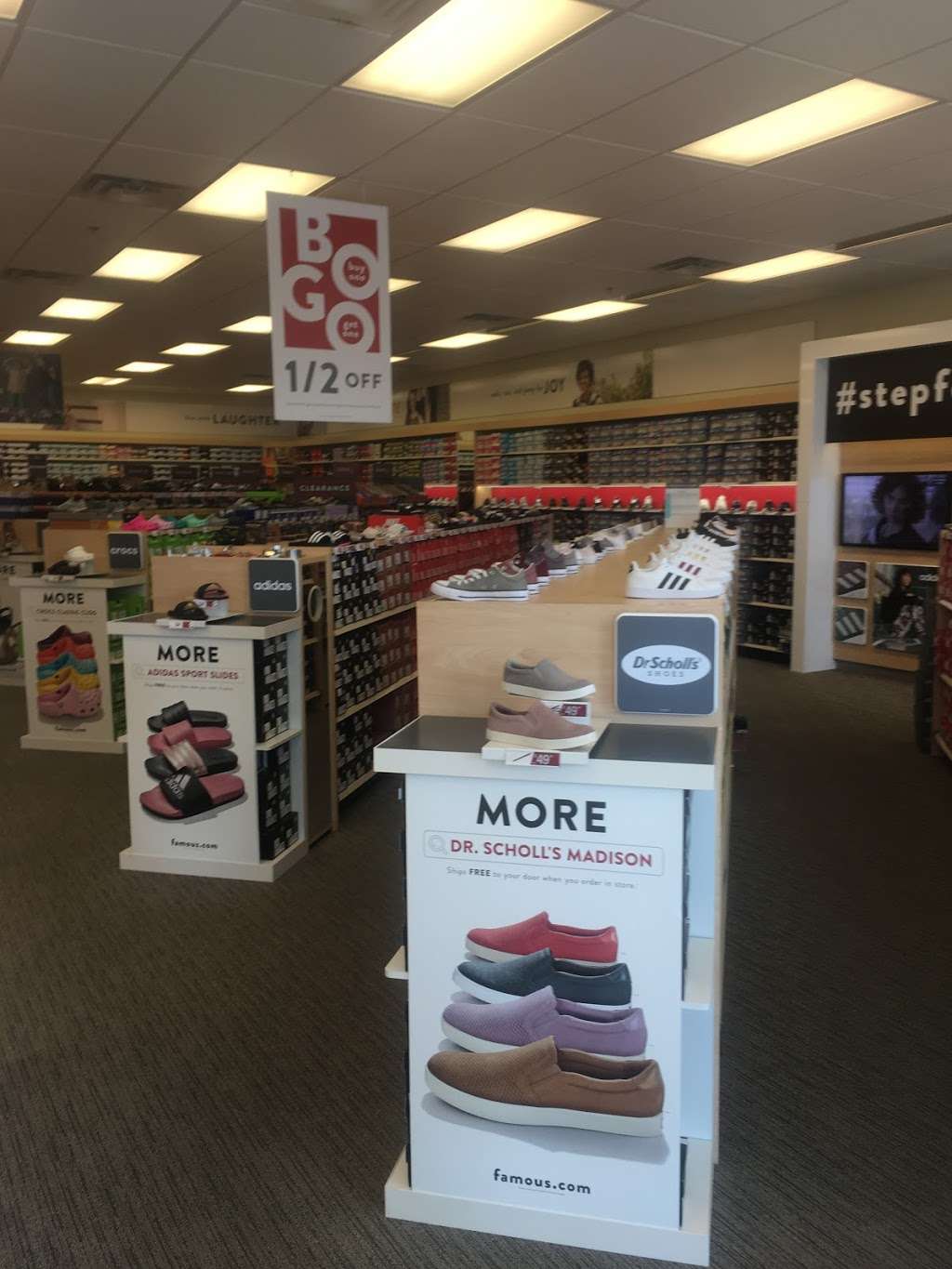 Famous Footwear | 292 Retail Commons Pkwy, Martinsburg, WV 25403, USA | Phone: (304) 350-6541