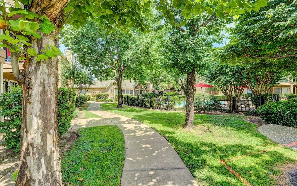 The Park @ Live Oak Apartments | 5550 Holly View Dr, Houston, TX 77091, USA | Phone: (713) 686-5550