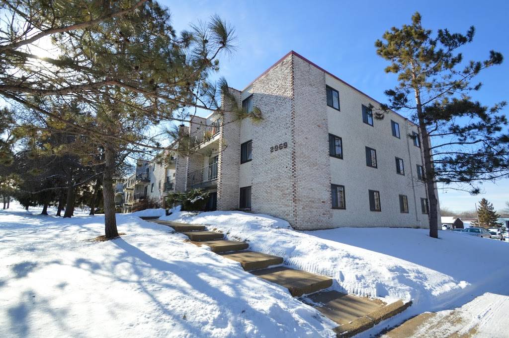 Quebec Apartments | 2965 & 2969 Country Dr, Little Canada, MN 55117, USA | Phone: (651) 483-3135