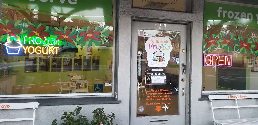 Fallbrook FroYo | 1962, 127 E Mission Rd, Fallbrook, CA 92028, USA | Phone: (760) 840-1035