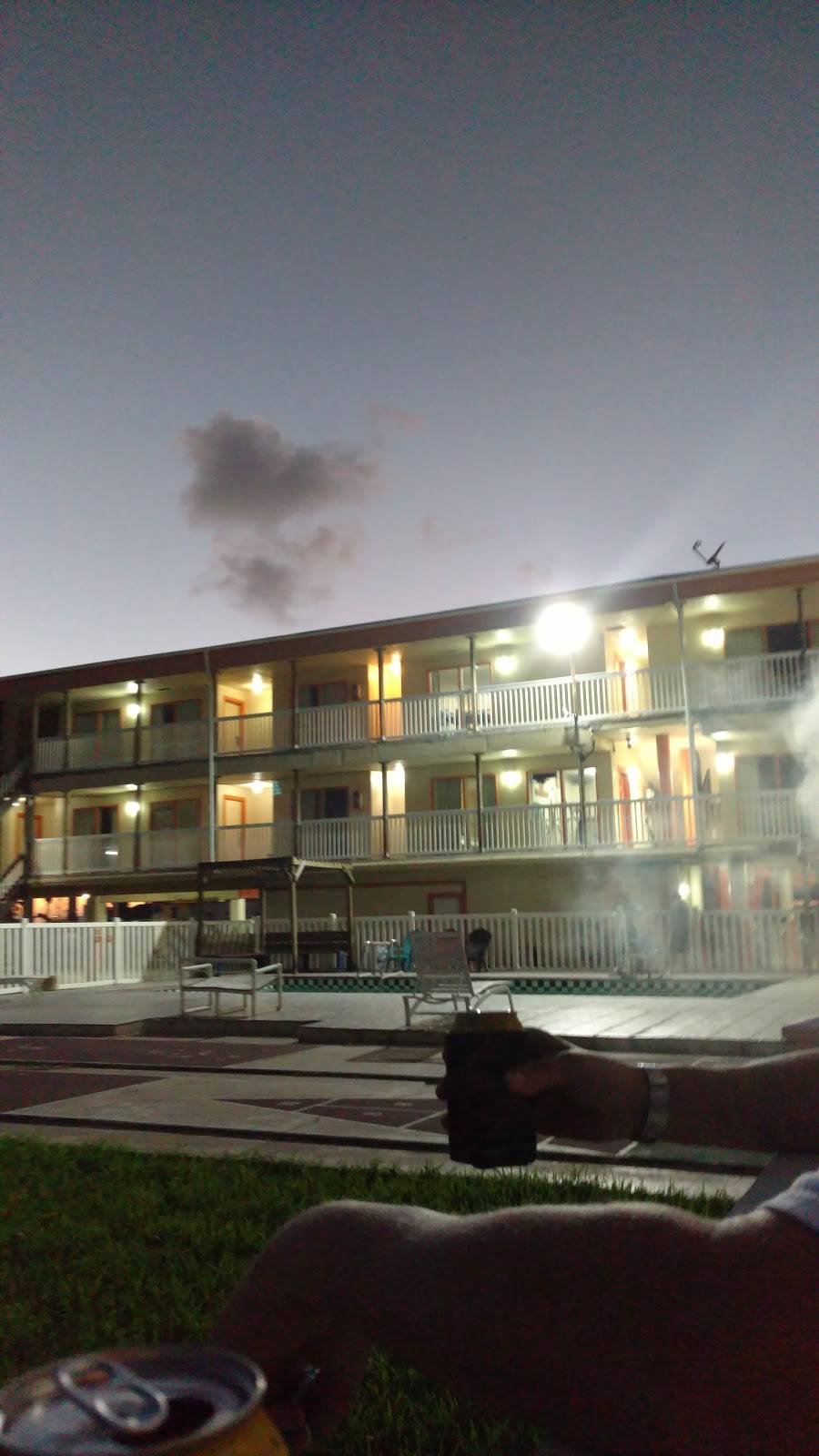 Sea Shell Inn Motel - Corpus Christi Beach | 202 Kleberg Pl, Corpus Christi, TX 78402, USA | Phone: (361) 888-5391