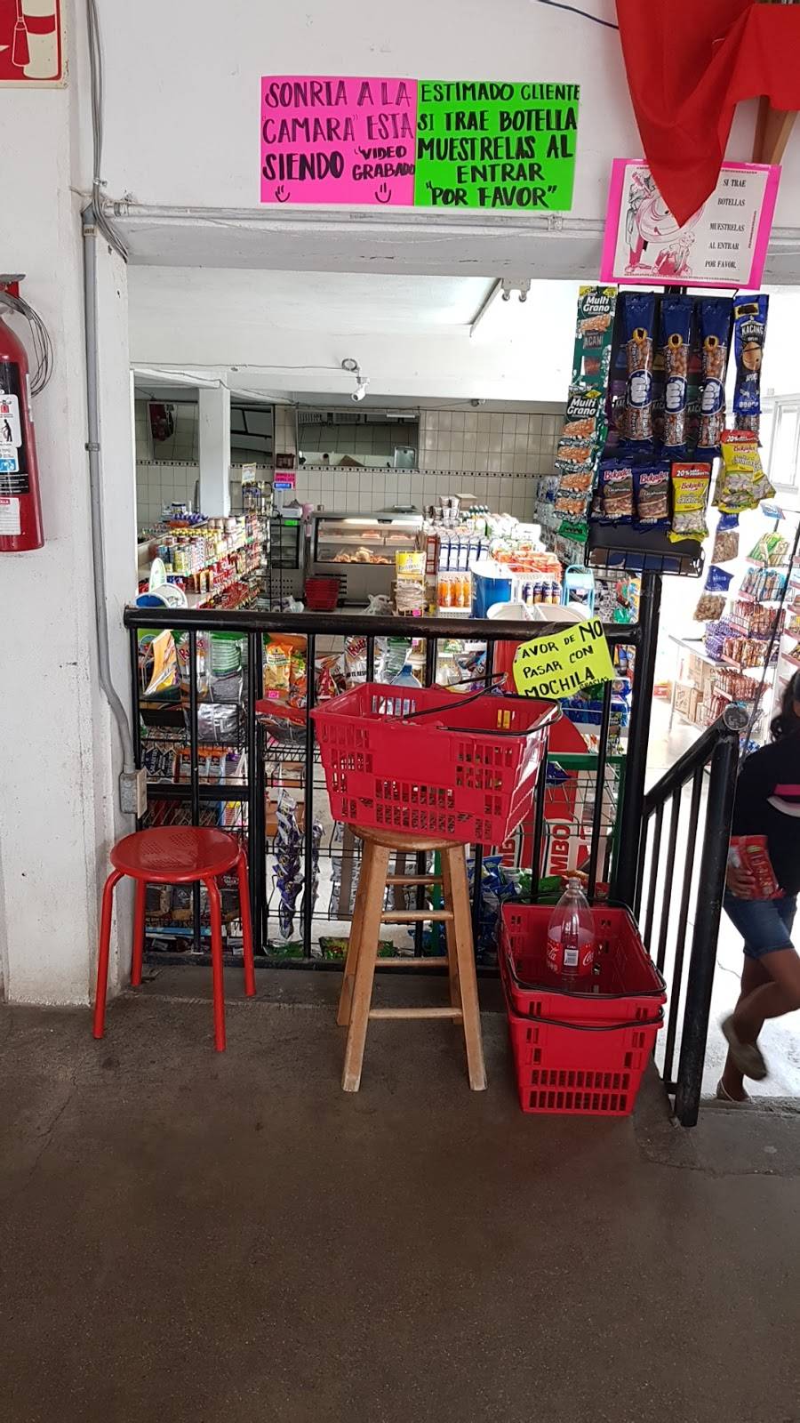 Super Mercado La Frontera | Xicoténcatl, Nido de las Aguilas, 22473 Tijuana, B.C., Mexico | Phone: 664 645 5537