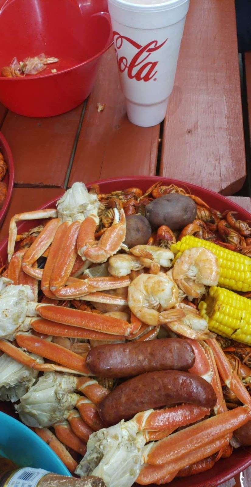 Crawfish Hideaway | 8407 North Farm to Market 565 Road, Baytown, TX 77523, USA | Phone: (281) 608-4767