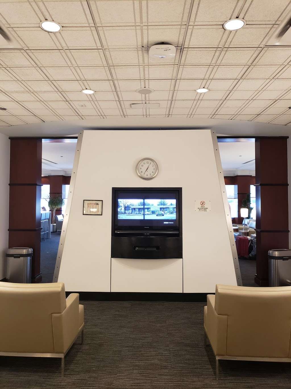 United Club Terminal C South | 3870 N Terminal Rd, Houston, TX 77032