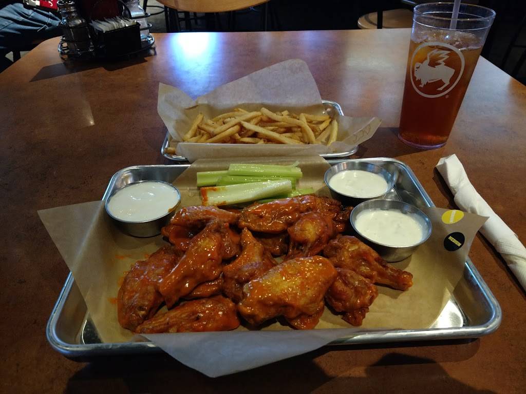 Buffalo Wild Wings | 2772 John Hawkins Pkwy #100, Birmingham, AL 35244, USA | Phone: (205) 983-9464