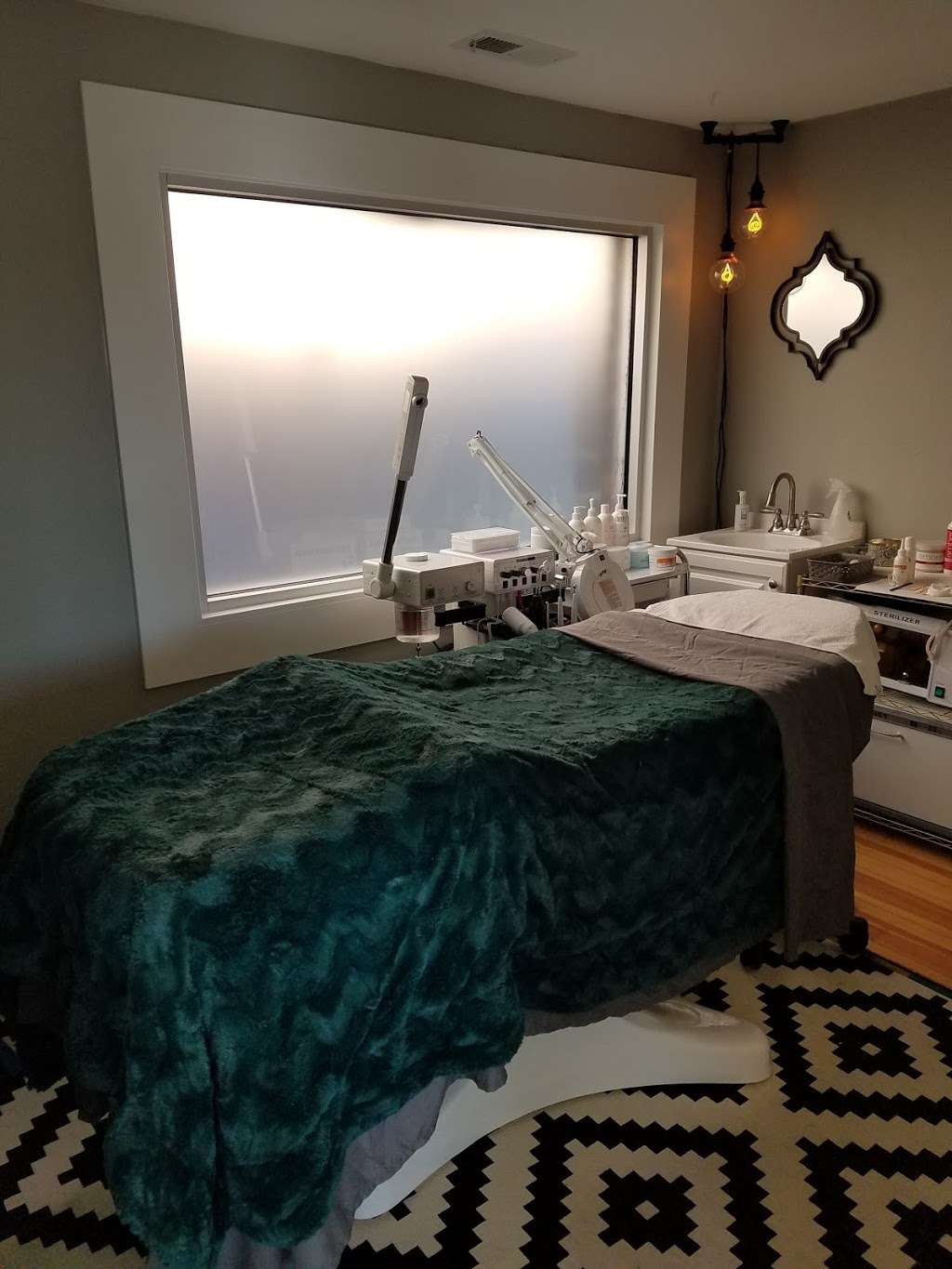 Healing Vibes Esthetics | 4424 W 29th Ave, Denver, CO 80212, USA | Phone: (720) 689-5208