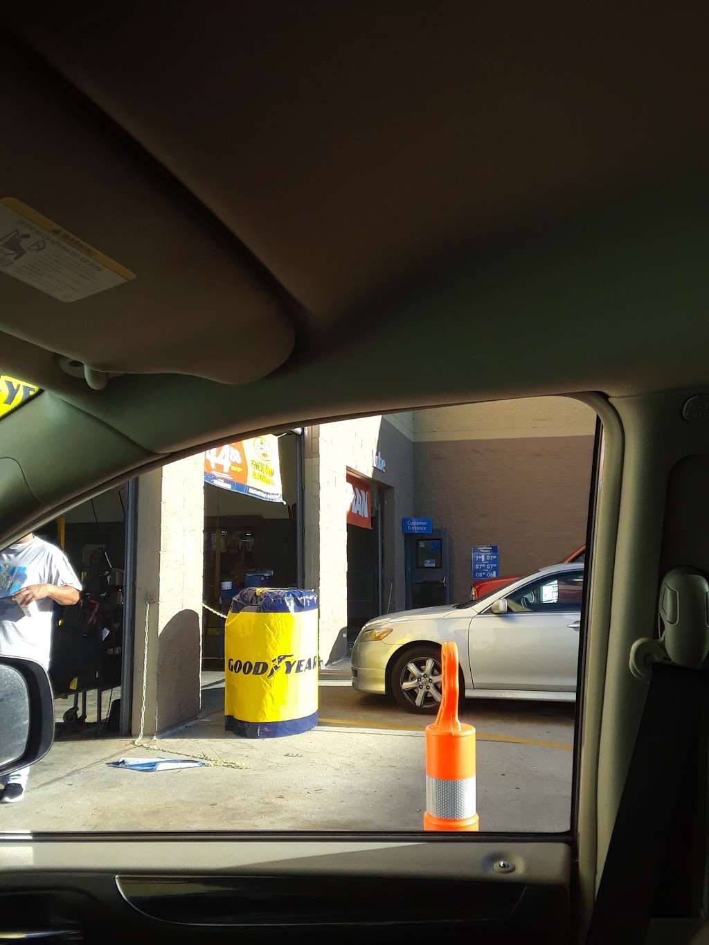 Walmart Auto Care Centers | 2500 S Kirkman Rd, Orlando, FL 32811, USA | Phone: (407) 523-8088