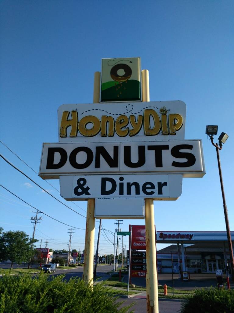 HoneyDip Donuts & Diner | 4480 Kenny Rd, Columbus, OH 43220, USA | Phone: (614) 459-0812