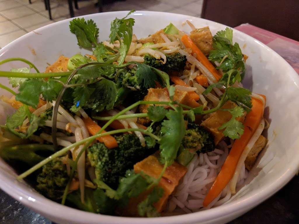 Pho 555 | 1098 S Federal Blvd, Denver, CO 80219, USA | Phone: (303) 936-1000