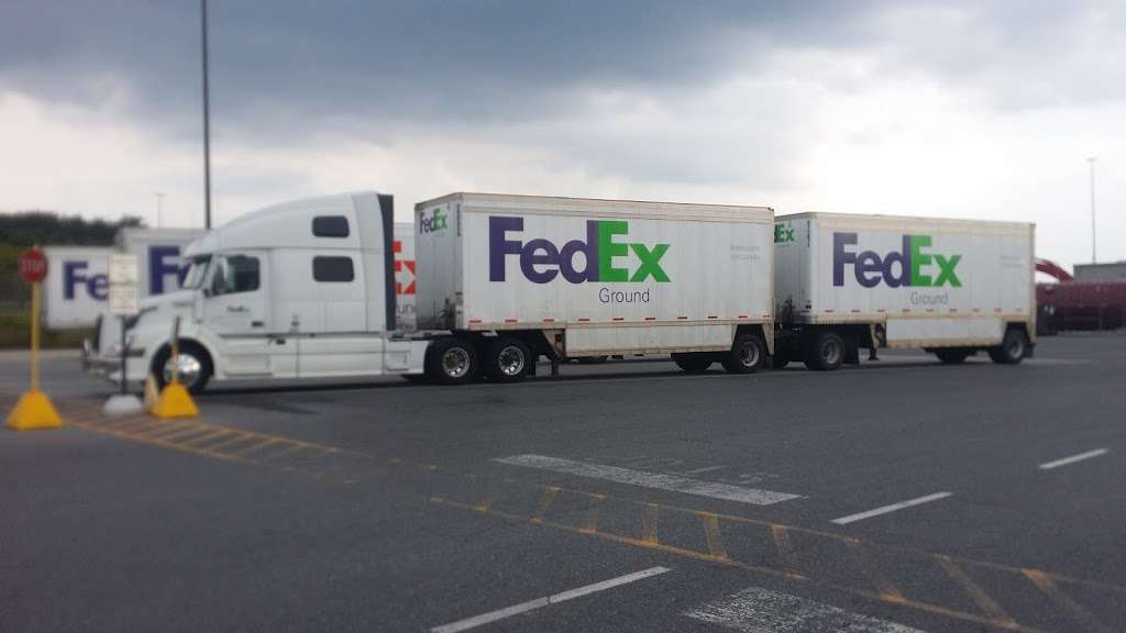 FedEx Ground | 11825 New Gate Blvd, Hagerstown, MD 21740 | Phone: (800) 463-3339