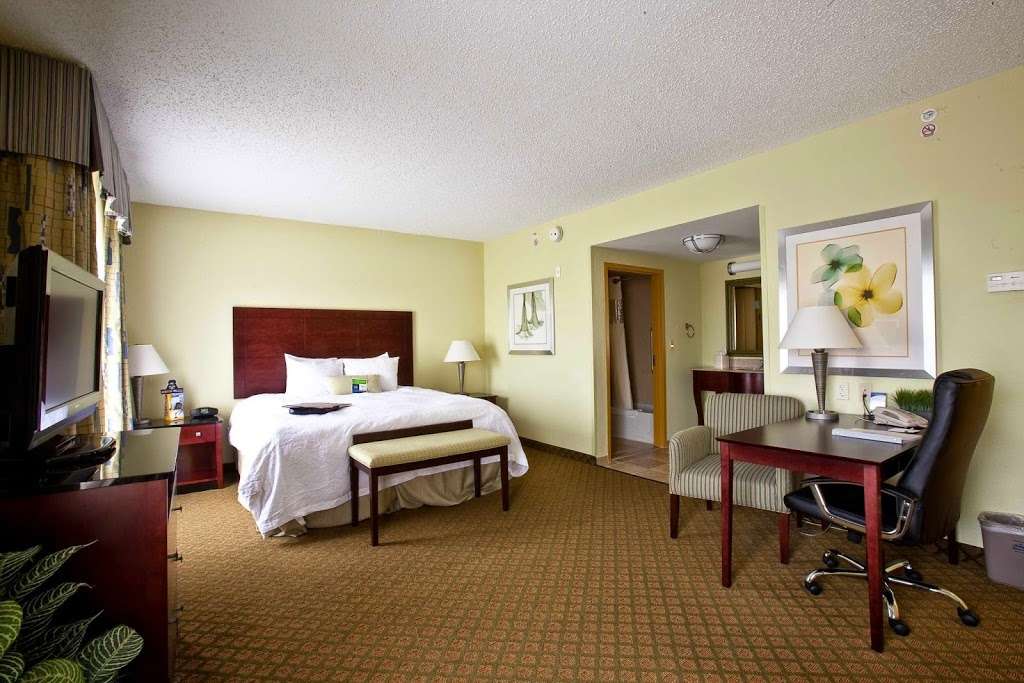 Hampton Inn & Suites Orlando-South Lake Buena Vista | 4971 Calypso Cay Way, Kissimmee, FL 34746, USA | Phone: (407) 396-8700