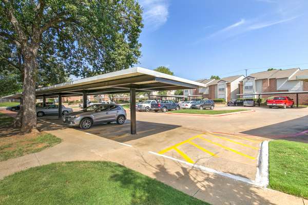 Creekwood Apartments | 4208 W Pioneer Dr, Irving, TX 75061, USA | Phone: (972) 258-5935