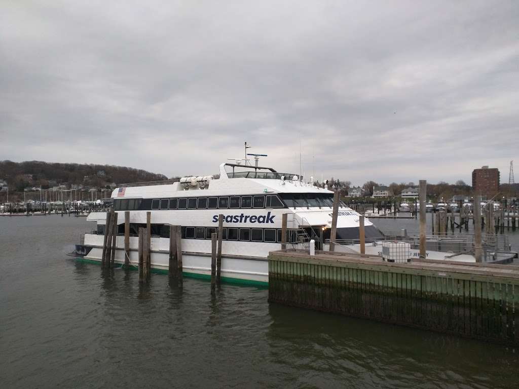 Seastreak Ferry Terminal at Atlantic Highlands | 2 1st Ave, Atlantic Highlands, NJ 07716, USA | Phone: (800) 262-8743