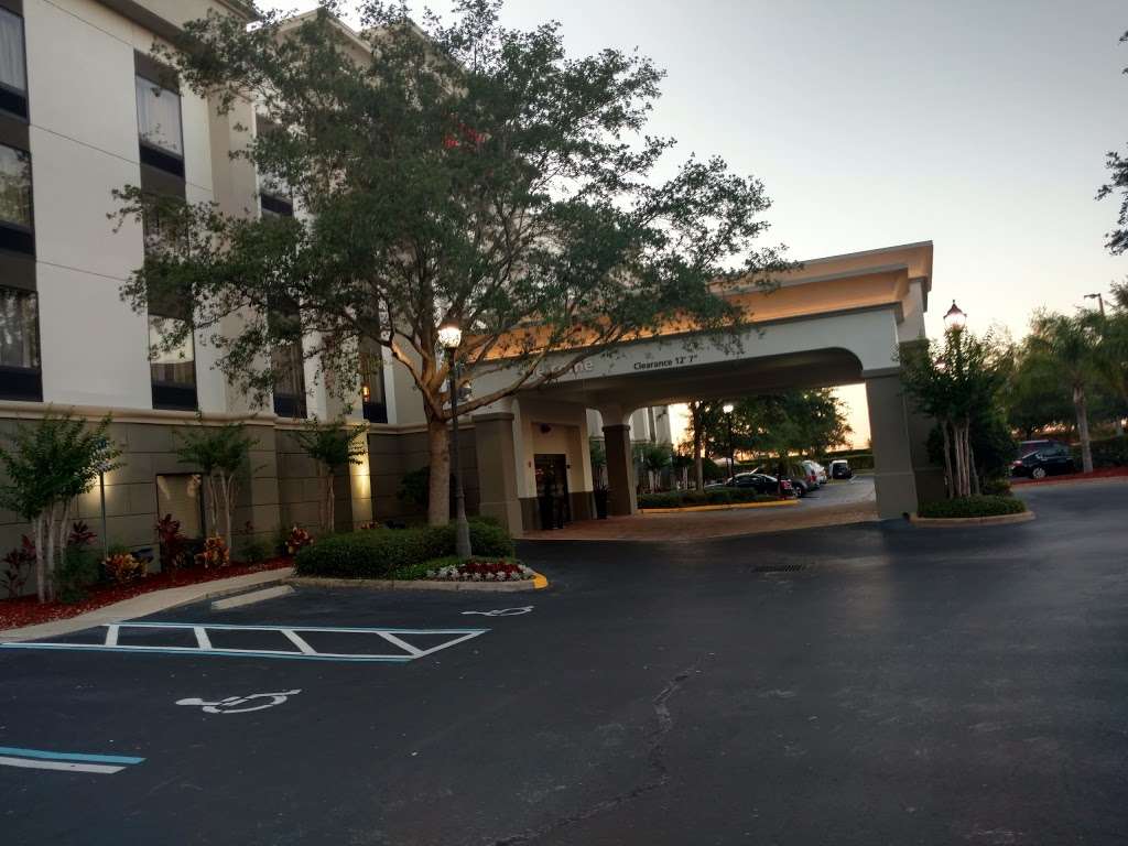 Hampton Inn & Suites Clermont | 2200 East W Hwy 50, Clermont, FL 34711, USA | Phone: (352) 536-6600