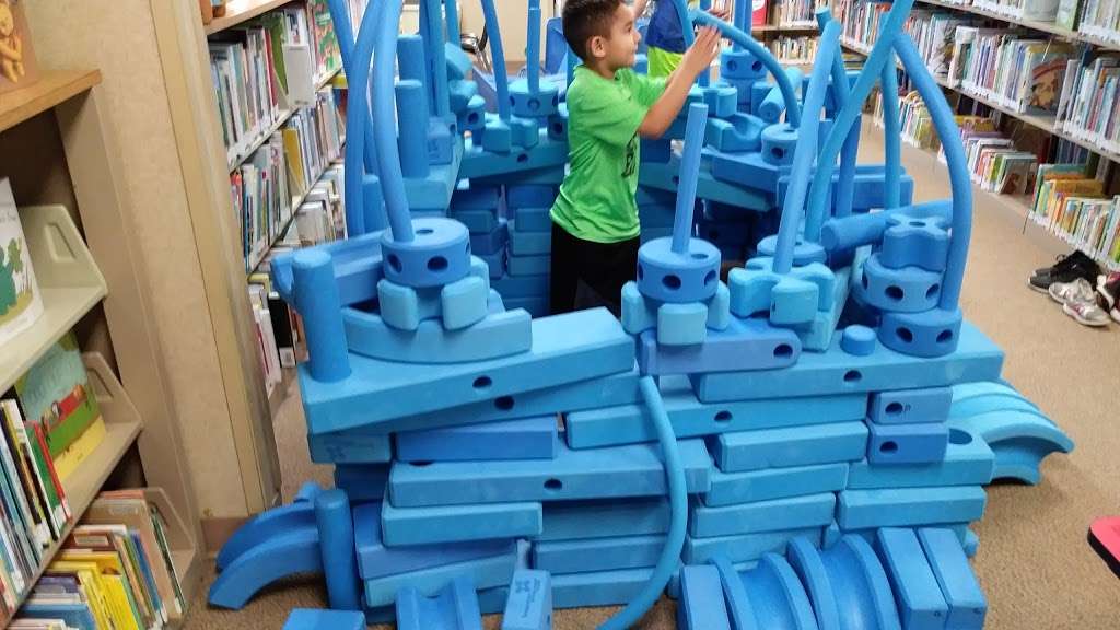 Sweeny Library | 205 W Ashley Wilson Rd, Sweeny, TX 77480, USA | Phone: (979) 548-2567