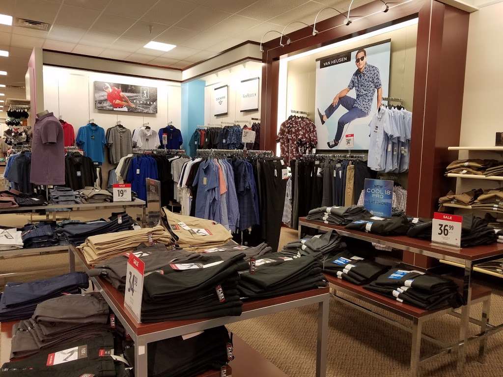 JCPenney | 1600 Orchard Gateway Blvd, North Aurora, IL 60542 | Phone: (630) 301-6300