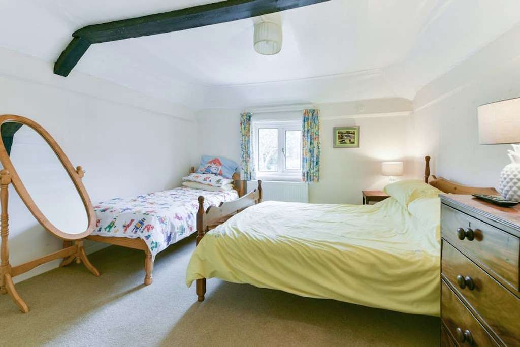 Ockhams Farm Guest House | Shernden Ln, Edenbridge TN8 5PS, UK | Phone: 01732 862173