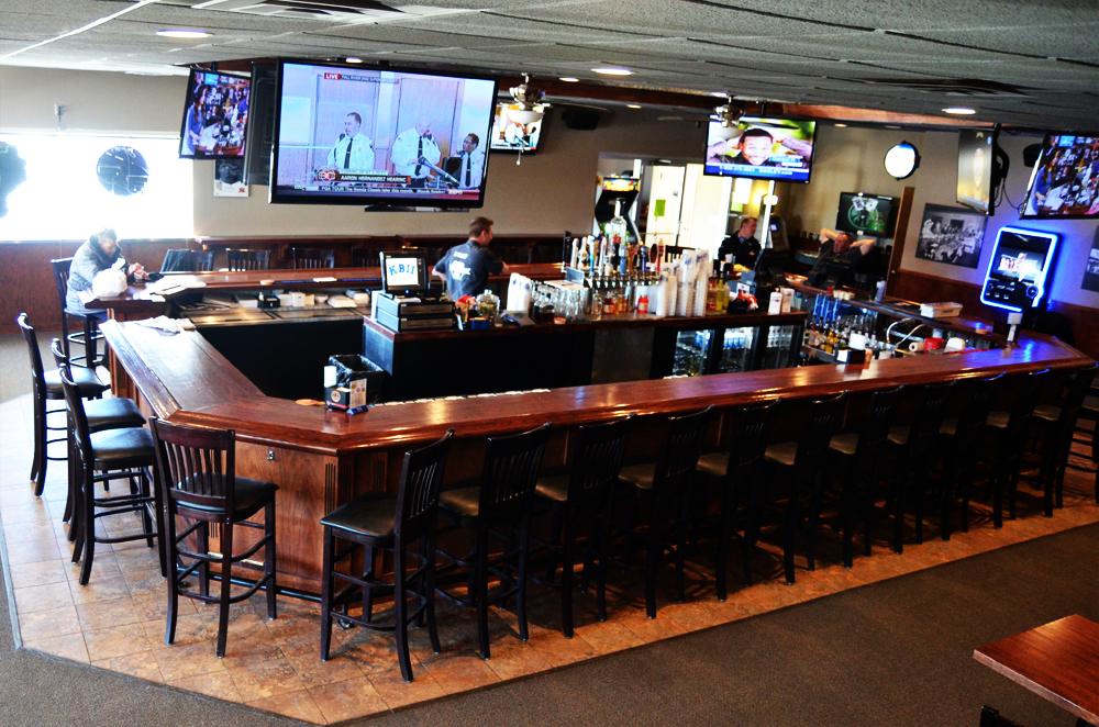 Kellys Bleachers Wind Lake | 7805 S Loomis Rd, Wind Lake, WI 53185 | Phone: (262) 895-3000