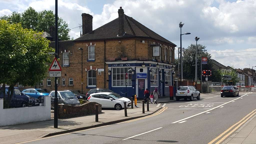 The Railway Inn | 229 Ordnance Rd, Enfield EN3 6HA, UK | Phone: 01992 718566