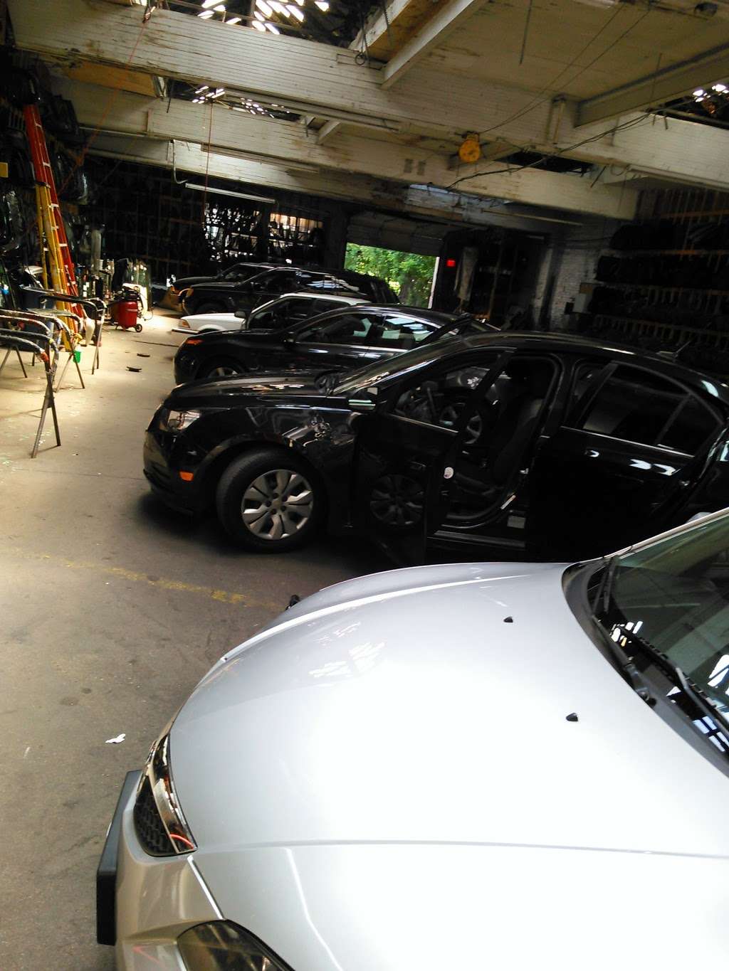 United Auto Glass | 3705 W North Ave, Chicago, IL 60647 | Phone: (773) 394-1660