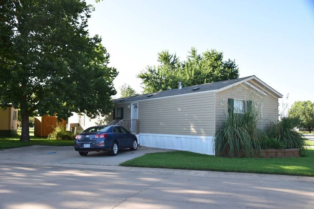 Chisholm Creek Manufactured Home Community | 501 E 63rd St N, Park City, KS 67219, USA | Phone: (316) 744-3703