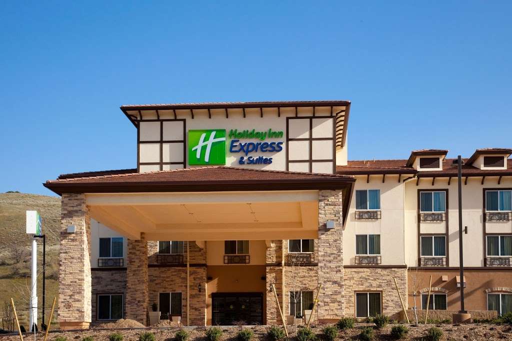 Holiday Inn Express & Suites Frazier Park | 612 Wainright Ct, Lebec, CA 93243 | Phone: (661) 248-1600