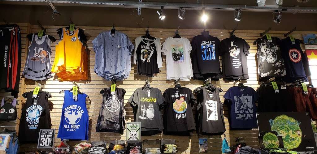 Hot Topic | 515 Stanton Christiana Rd, Newark, DE 19702 | Phone: (302) 266-9820