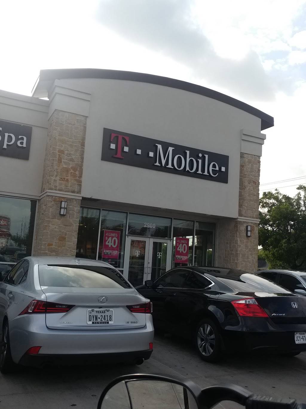 T-Mobile | 2900 E Berry St, Fort Worth, TX 76105, USA | Phone: (817) 531-2184