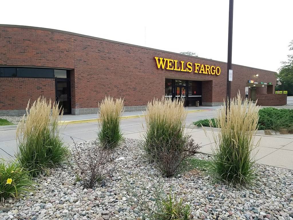 Wells Fargo Bank | 4707 S 96th St, Omaha, NE 68127, USA | Phone: (402) 536-2831