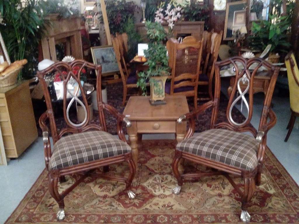 Manor House Antique Mall | 8039 S Meridian St, Indianapolis, IN 46217, USA | Phone: (317) 888-8887