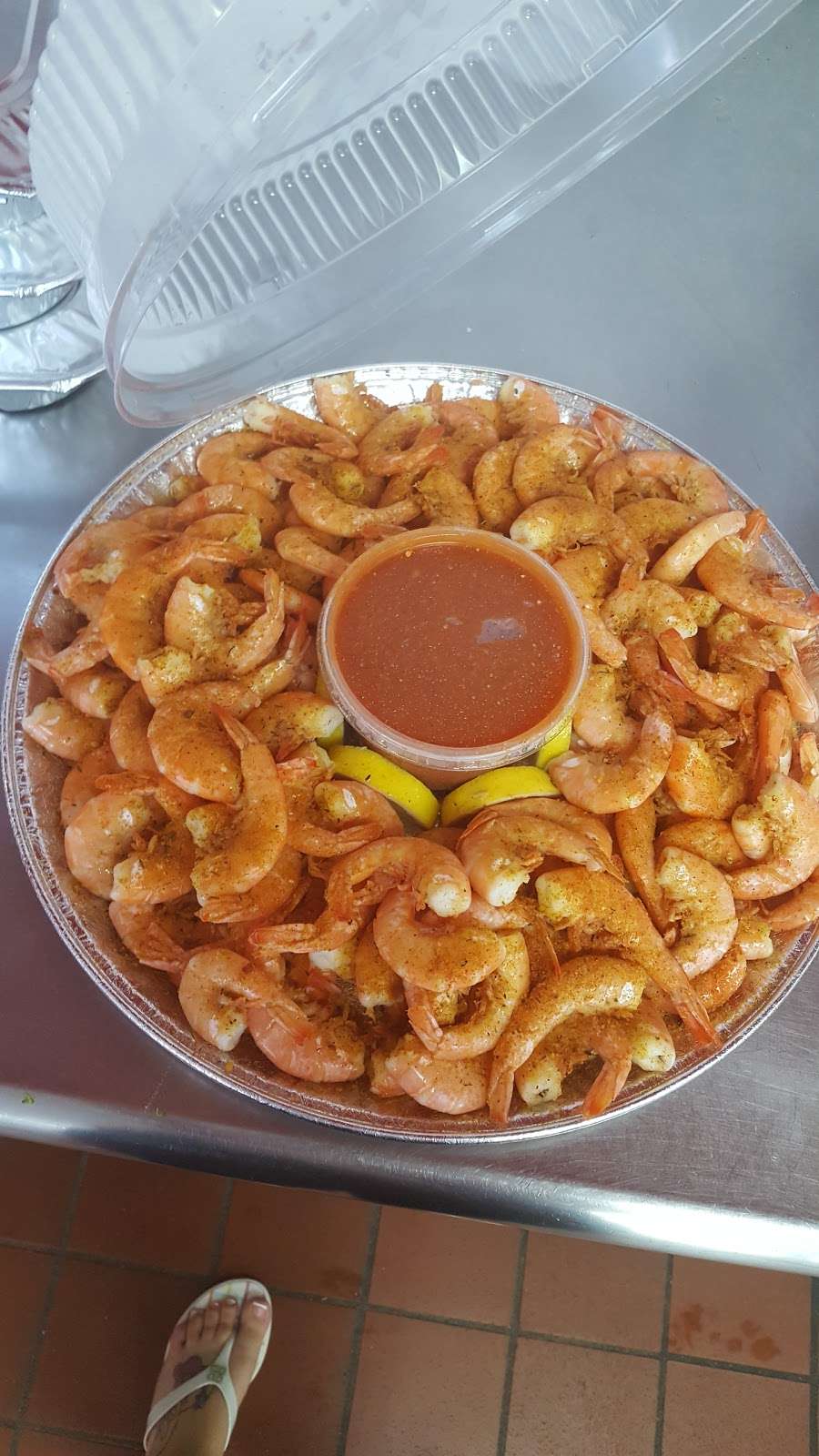 Capt Zeaks Crab House and Seafood | 192 N Dupont Hwy, New Castle, DE 19720 | Phone: (302) 322-2448