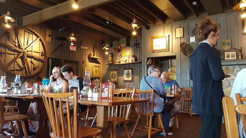 Cracker Barrel Old Country Store | 6256 Cambridge Way, Plainfield, IN 46168, USA | Phone: (317) 838-9198