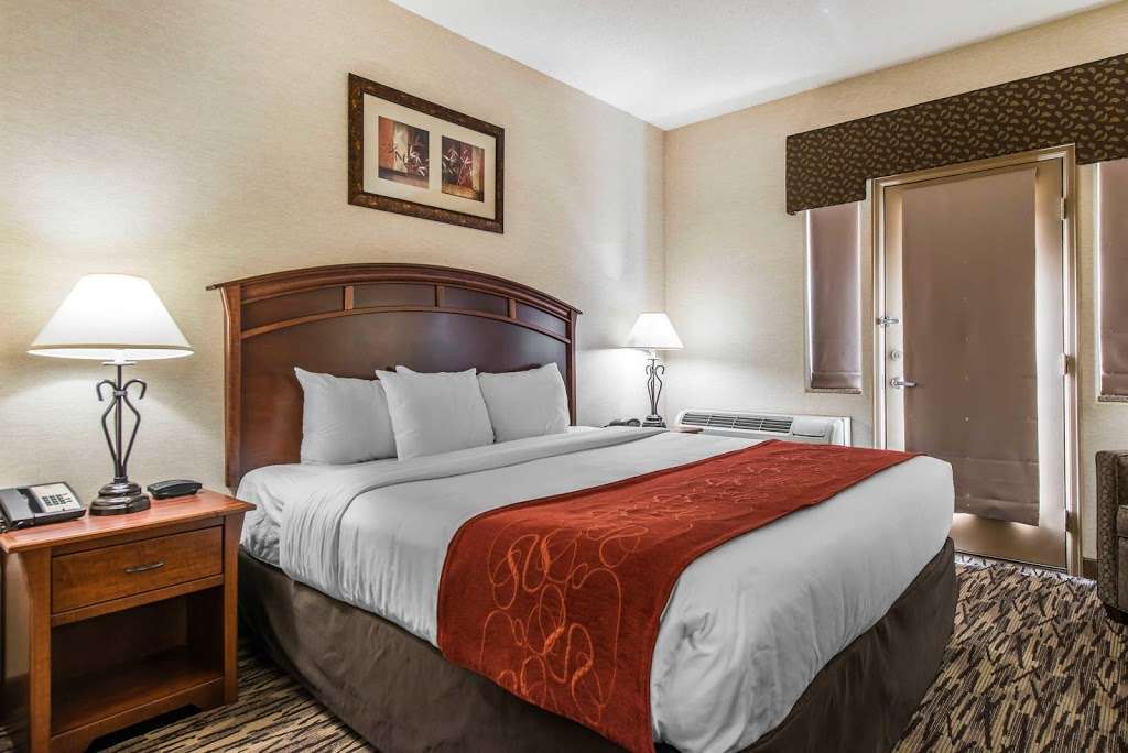 Comfort Suites Golden West on Evergreen Parkway | 29300 US-40, Evergreen, CO 80439, USA | Phone: (303) 526-2000