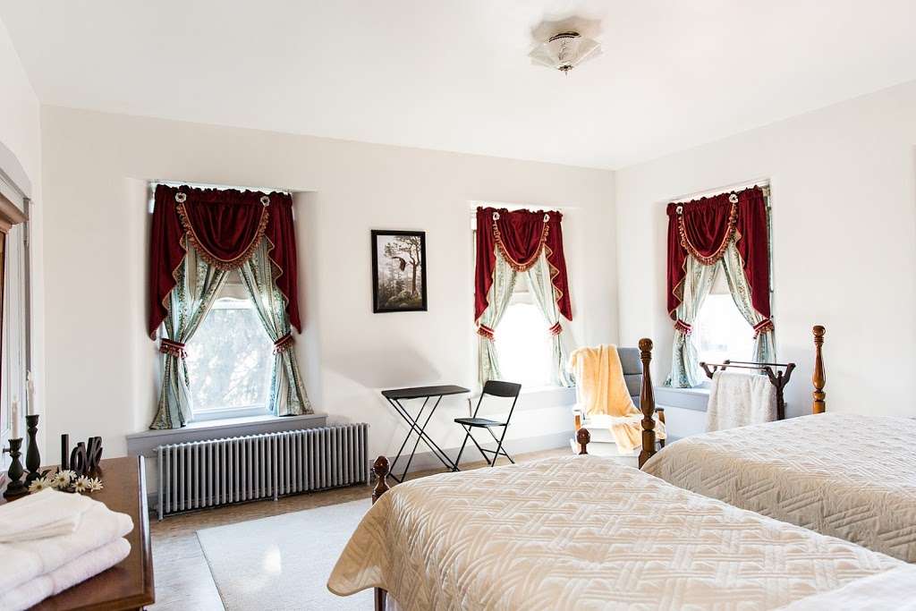 Red Rose Bed & Breakfast | 441 Mt Sidney Rd, Lancaster, PA 17602, USA | Phone: (717) 288-8525