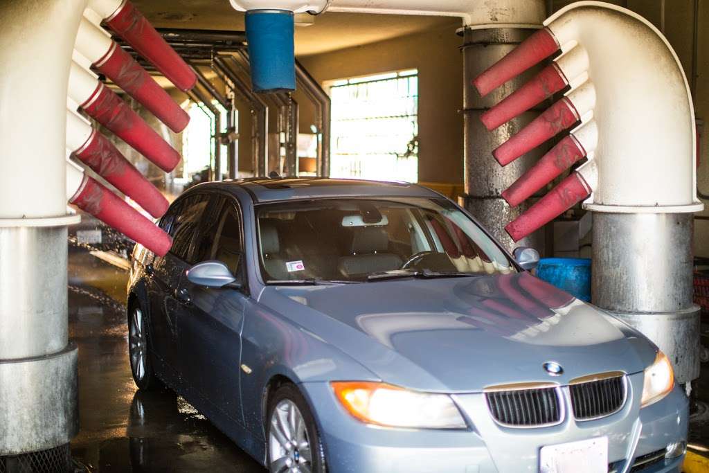 Soapy Suds Car Wash | 28038 The Old Rd, Valencia, CA 91355, USA | Phone: (661) 294-3036