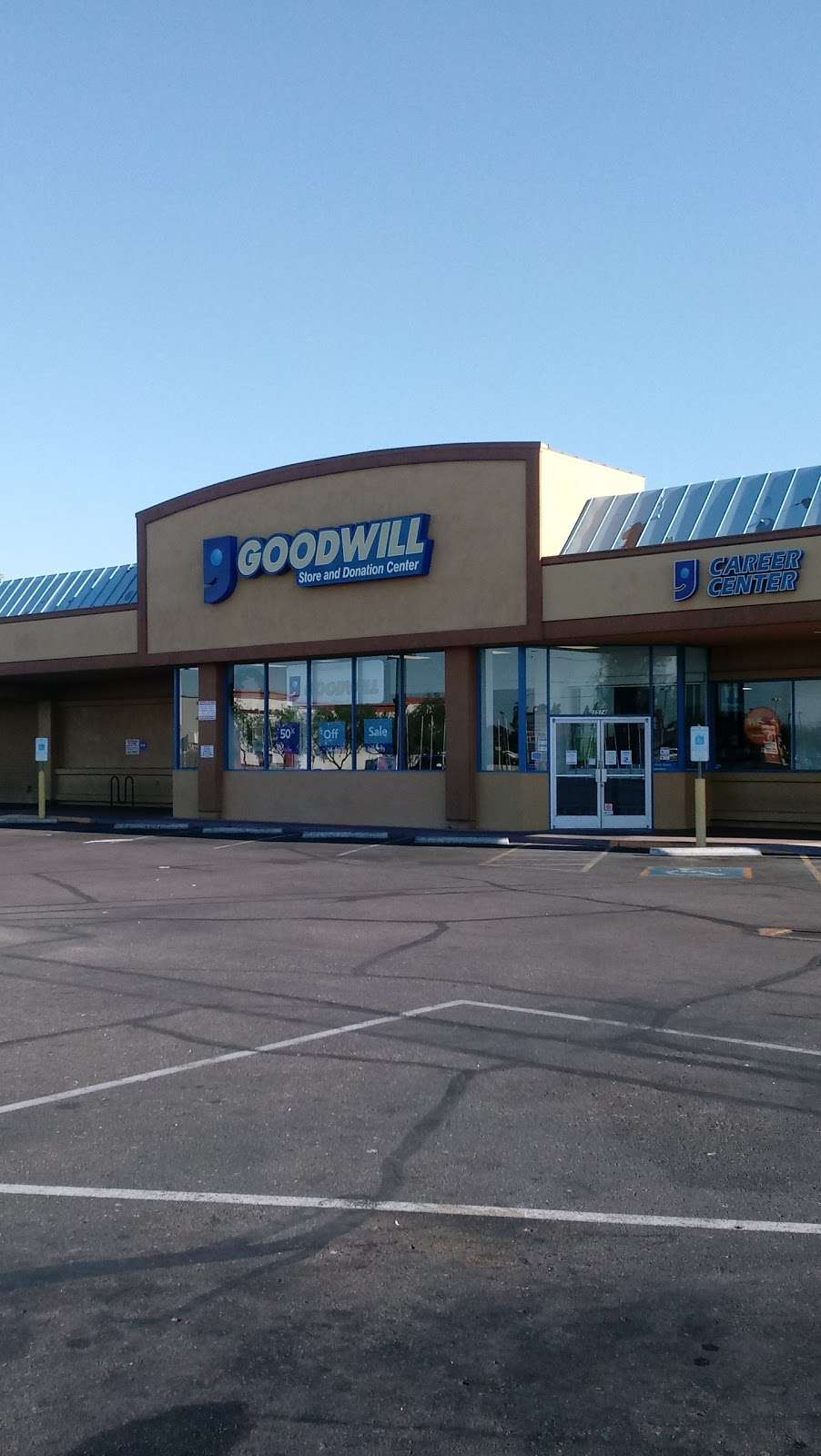 35th Ave and Peoria - Goodwill - Retail Store, Donation Center a | 3514 W Peoria Ave, Phoenix, AZ 85029, USA | Phone: (602) 698-1925