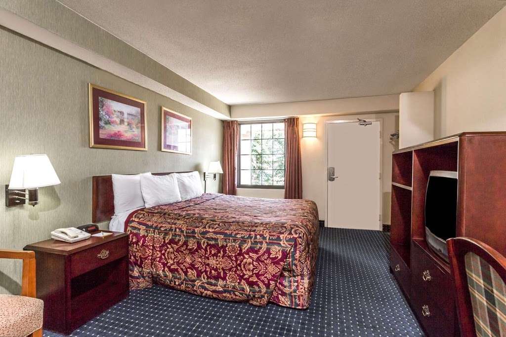 Days Inn by Wyndham Dumfries Quantico | 16925 Old Stage Rd, Dumfries, VA 22025, USA | Phone: (703) 221-6300