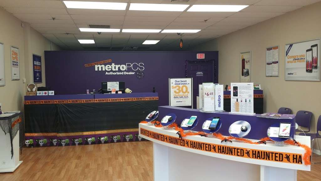 Metro by T-Mobile | 1740 Algonquin Rd, Arlington Heights, IL 60005 | Phone: (847) 749-1560