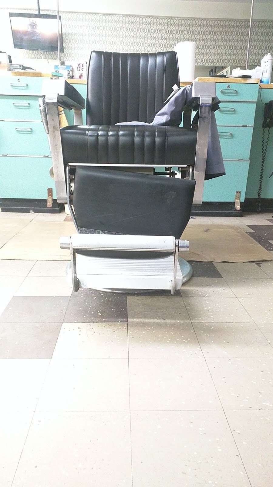 Howard California Barber | 2819 Howard St, Chicago, IL 60645, USA | Phone: (773) 761-3656