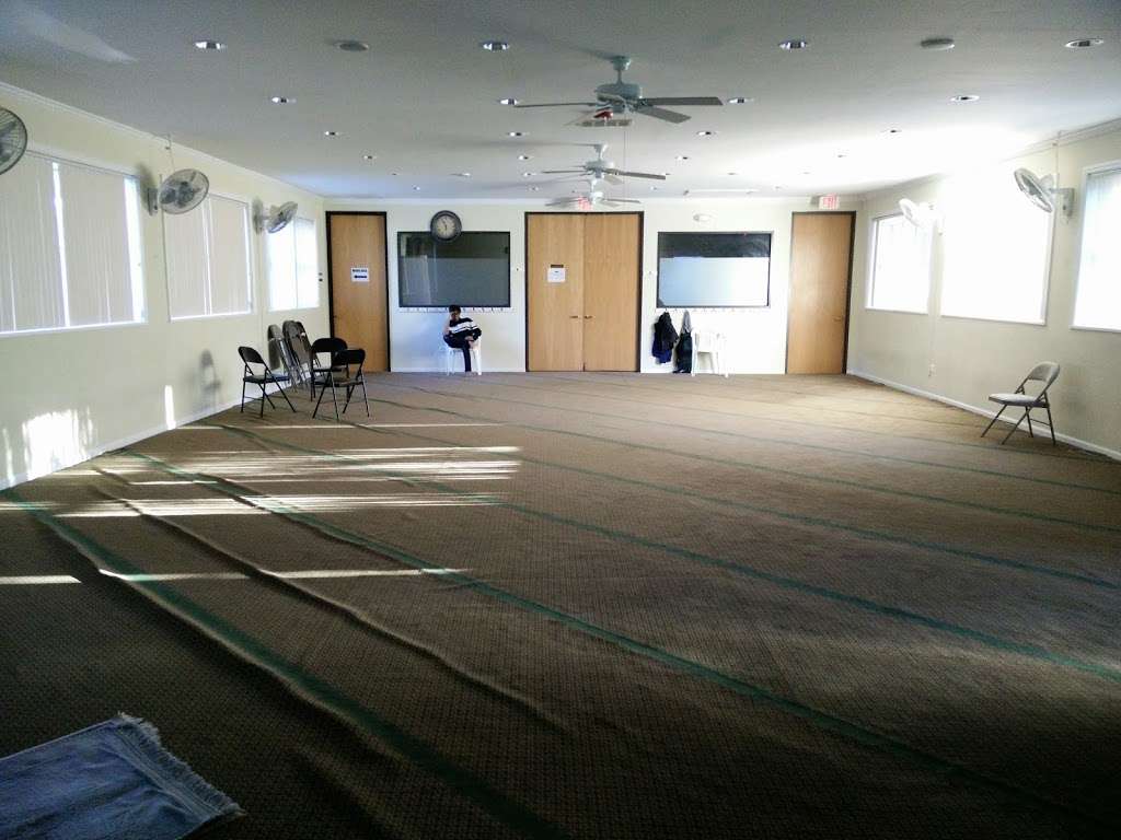 Masjid Al-Mustafa | 300 E 55th St, Westmont, IL 60559, USA | Phone: (630) 538-3789