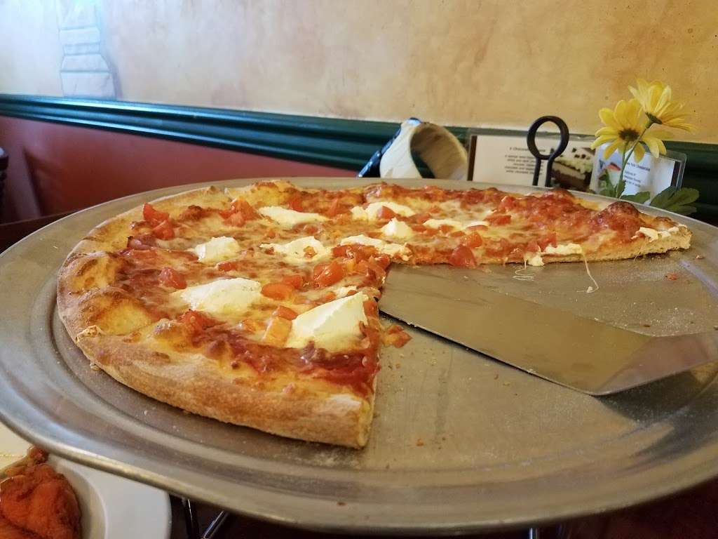 Giovannis Pizza | 18 W Main St, Elverson, PA 19520 | Phone: (610) 286-7376