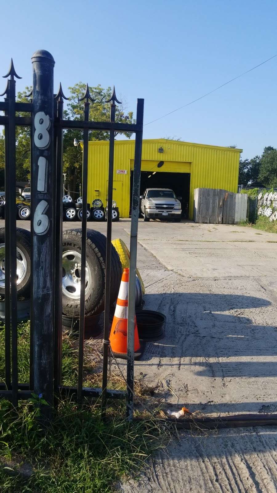 John S Tire Shop 816 Tidwell Rd Houston Tx 77022 Usa