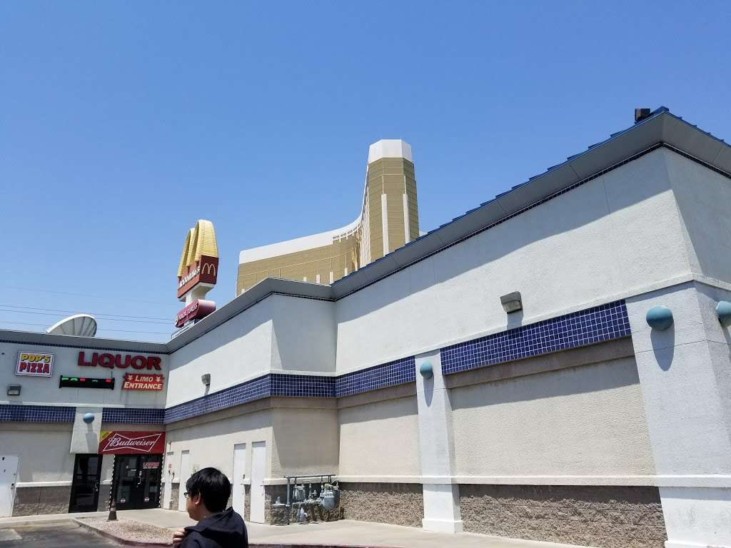 Akita Plaza | 3999 S Las Vegas Blvd, Las Vegas, NV 89119