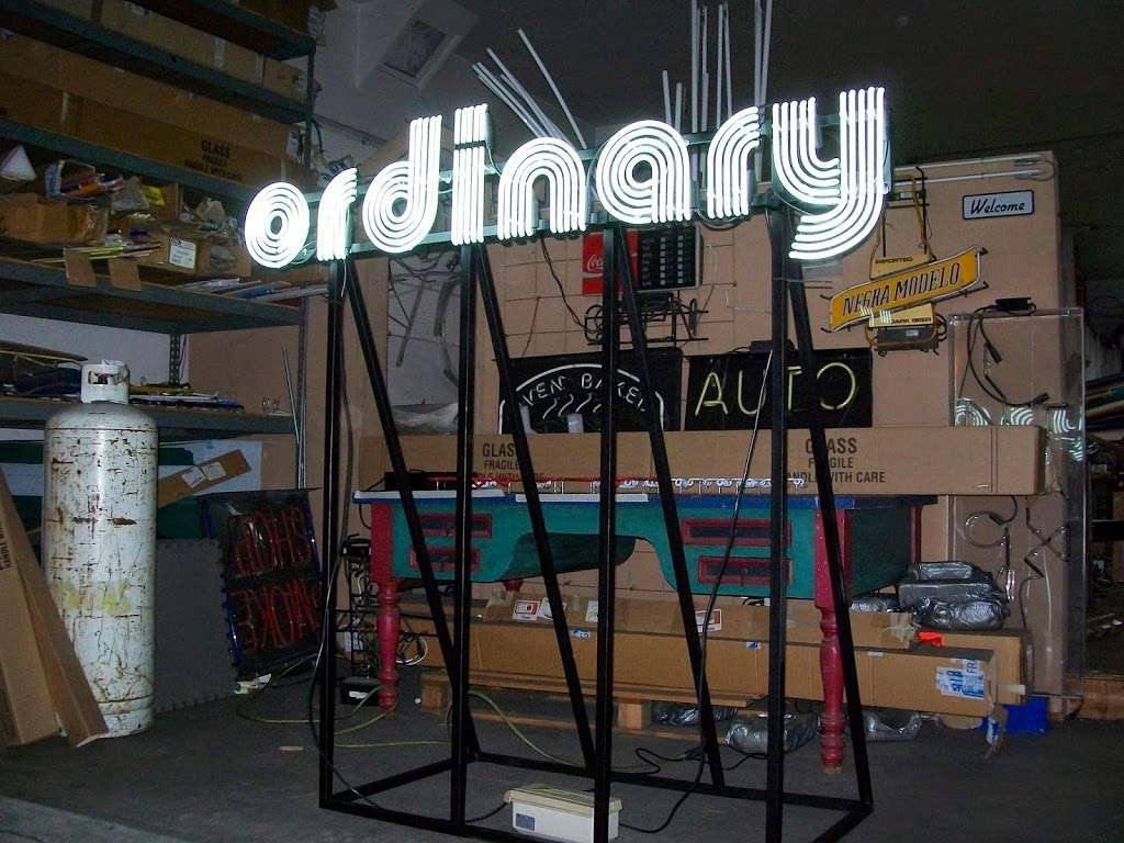 Universal Neon Plus | 4614 E Washington Blvd, Commerce, CA 90040, USA | Phone: (323) 803-8004