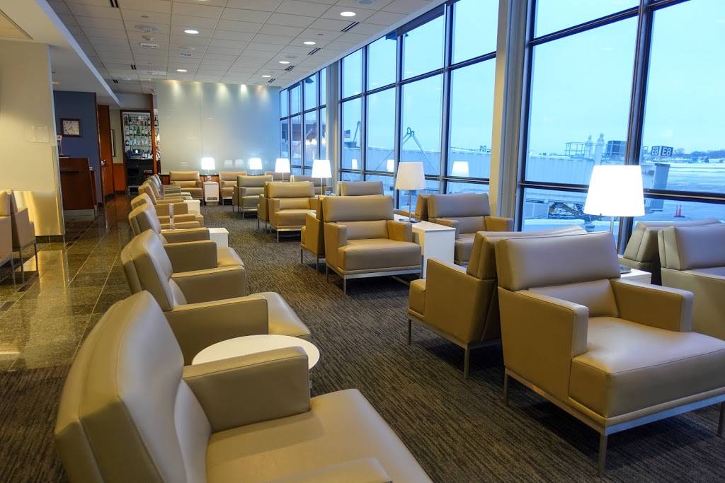 United Club Lounge | 4300 Glumack Dr, St Paul, MN 55111, USA | Phone: (800) 864-8331